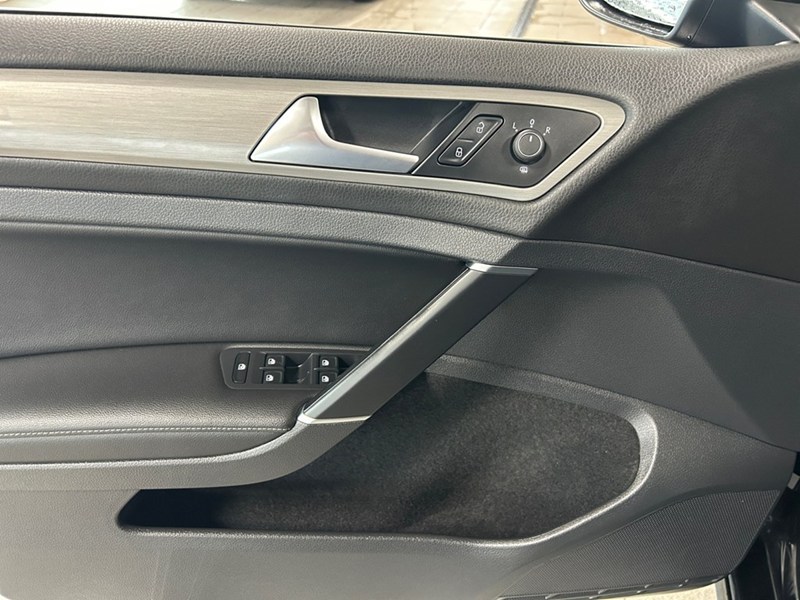 2017 Volkswagen Golf 1.8 TSI Highline | Ultra Low KM's