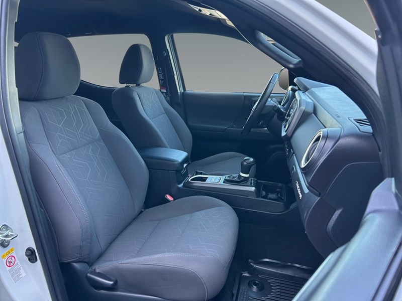 2019 Toyota Tacoma 4x4 TRD Sport | Ultra Low KM's