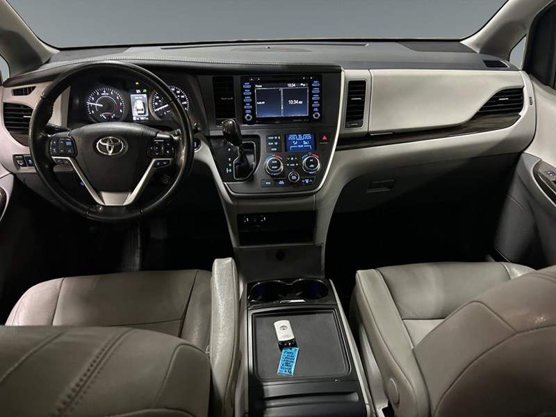 2020 Toyota Sienna XLE 7-Passenger AWD