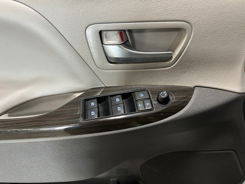 2020 Toyota Sienna XLE 7-Passenger AWD