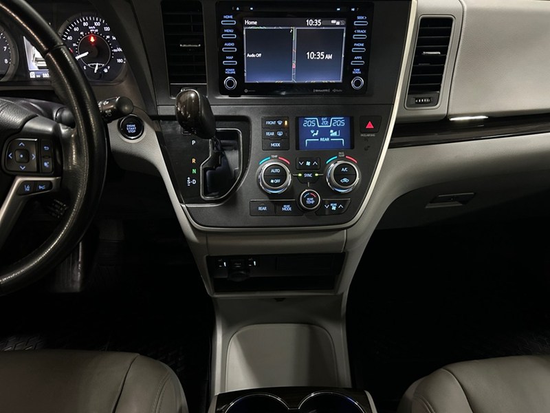 2020 Toyota Sienna XLE 7-Passenger AWD