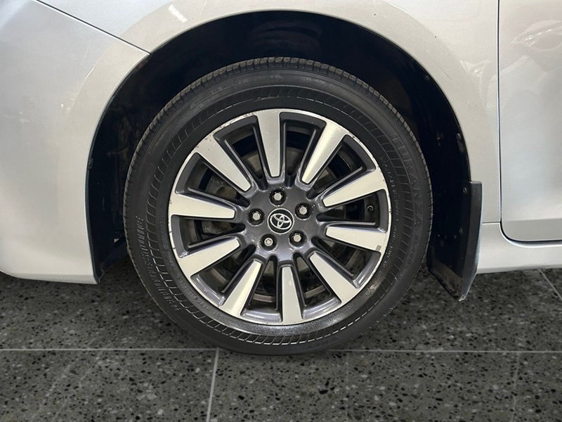 2020 Toyota Sienna XLE 7-Passenger AWD