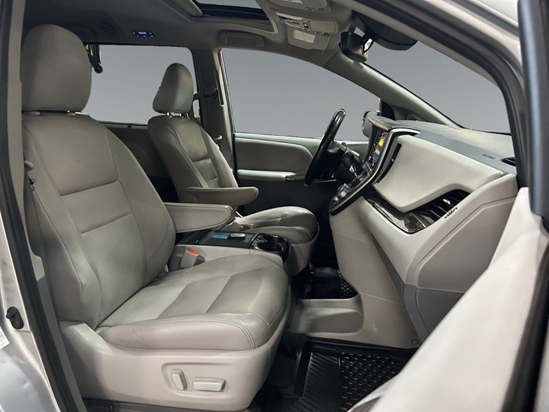 2020 Toyota Sienna XLE 7-Passenger AWD