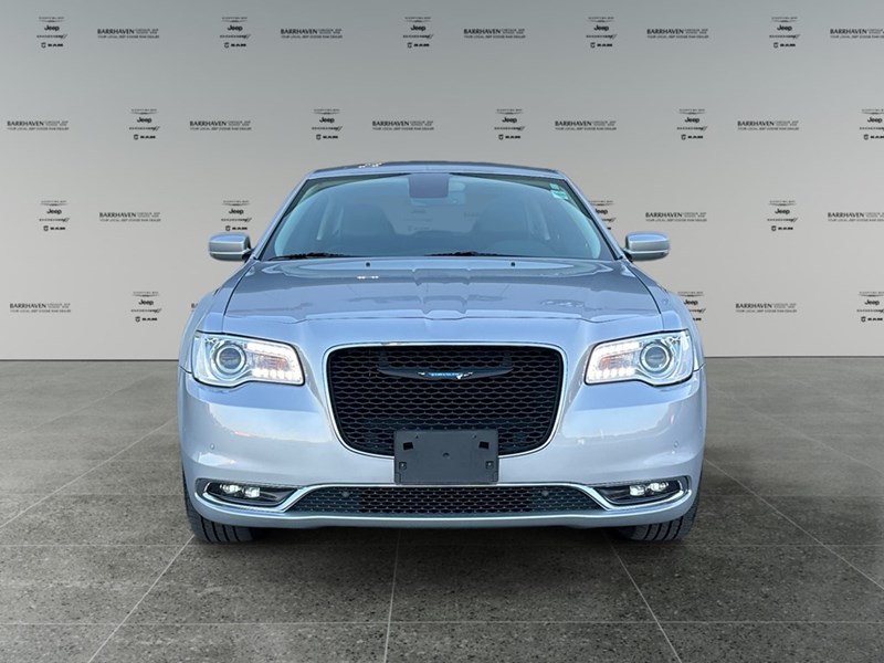 2021 Chrysler 300 Touring L AWD | Low KM’s