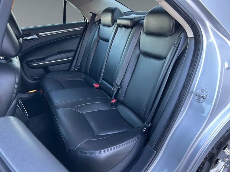 2021 Chrysler 300 Touring L AWD | Low KM’s