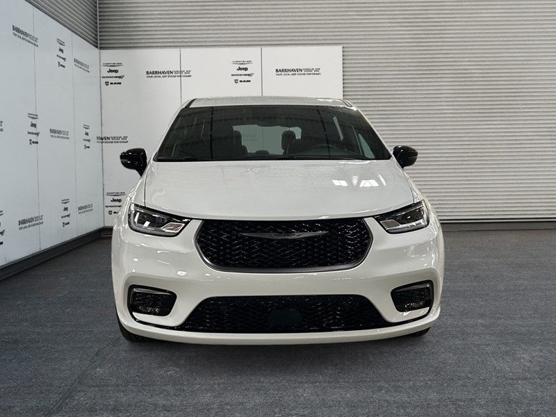 2026 Chrysler Pacifica Select | DVD's