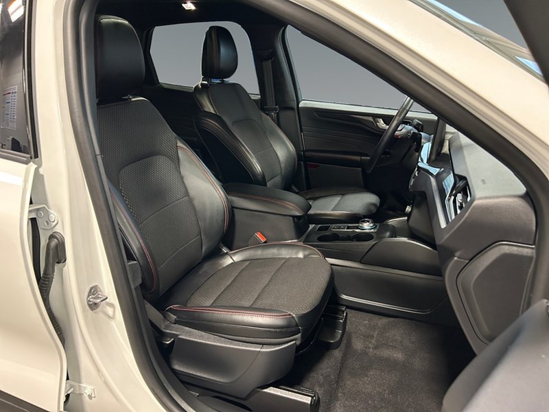 2025 Ford Escape ST-Line Select AWD | Like NEW