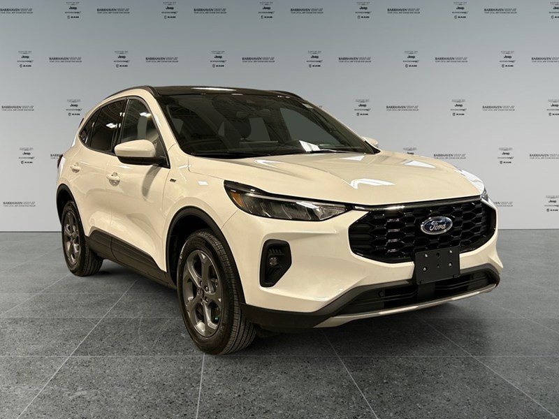 2025 Ford Escape ST-Line Select AWD | Like NEW