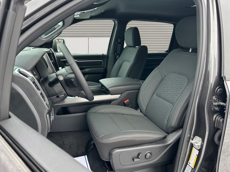 2025 RAM 1500 Big Horn 4x4 Crew Cab 5'7" Box