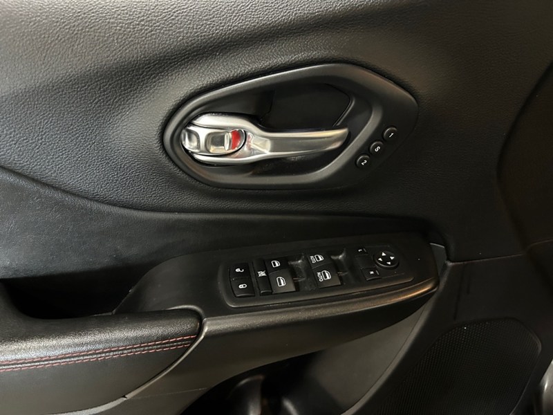2020 Jeep Cherokee Trailhawk Elite 4x4 | Low KM's