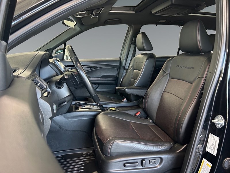 2021 Honda Pilot Black Edition AWD | Low KM's