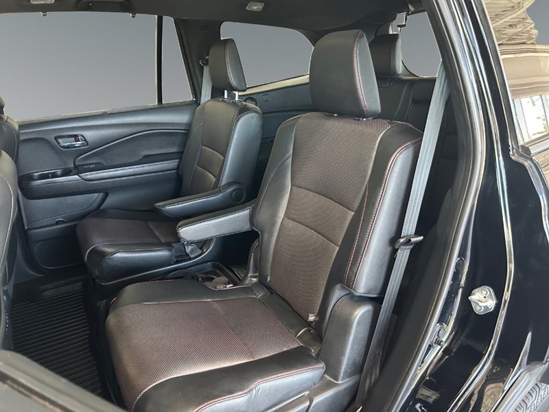 2021 Honda Pilot Black Edition AWD | Low KM's