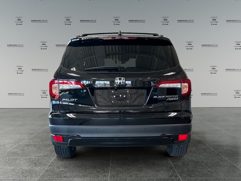 2021 Honda Pilot Black Edition AWD | Low KM's