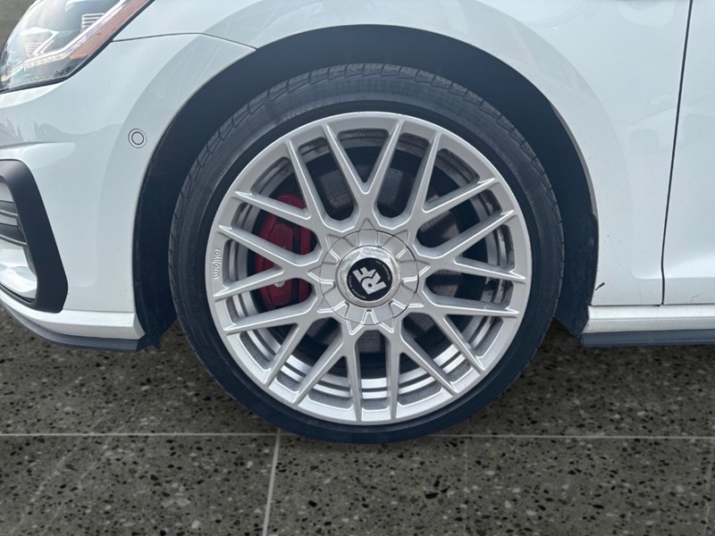 2021 Volkswagen Golf GTI Autobahn | Low KM's