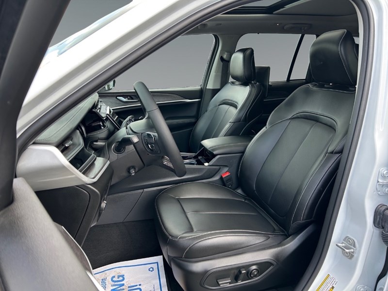 2023 Jeep Grand Cherokee 4xe 4x4 | Hybrid, Leather, Pano Roof, DVD