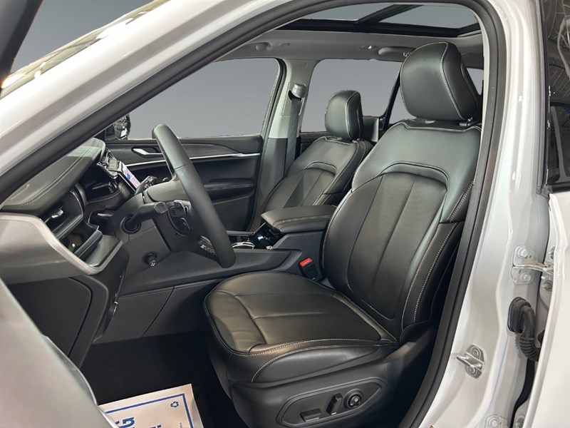 2023 Jeep Grand Cherokee 4xe 4x4 | Hybrid, Leather, Pano Roof, DVD