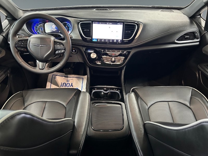 2024 Chrysler Pacifica Hybrid Premium S Appearance