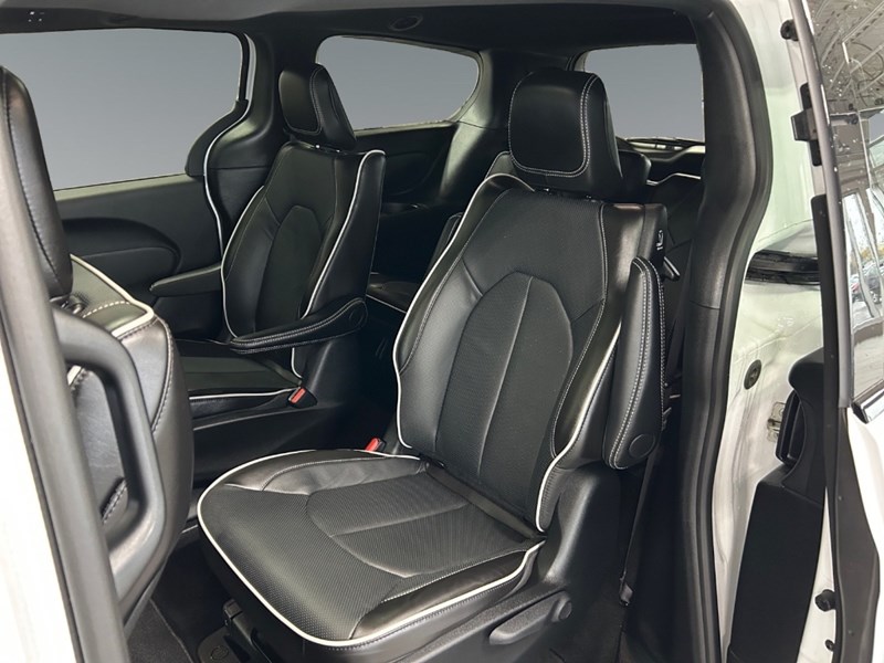 2024 Chrysler Pacifica Hybrid Premium S Appearance