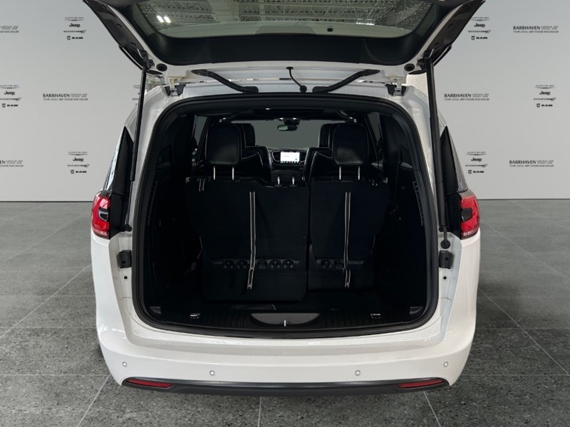 2024 Chrysler Pacifica Hybrid Premium S Appearance