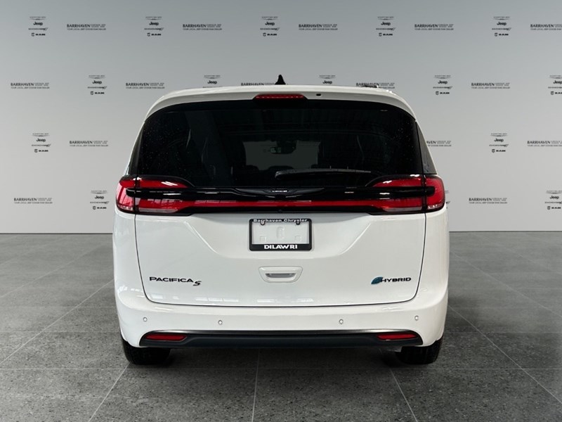 2024 Chrysler Pacifica Hybrid Premium S Appearance