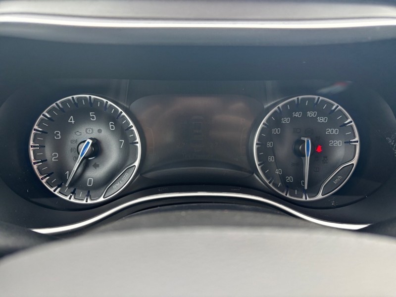2027 Chrysler Pacifica Select FWD