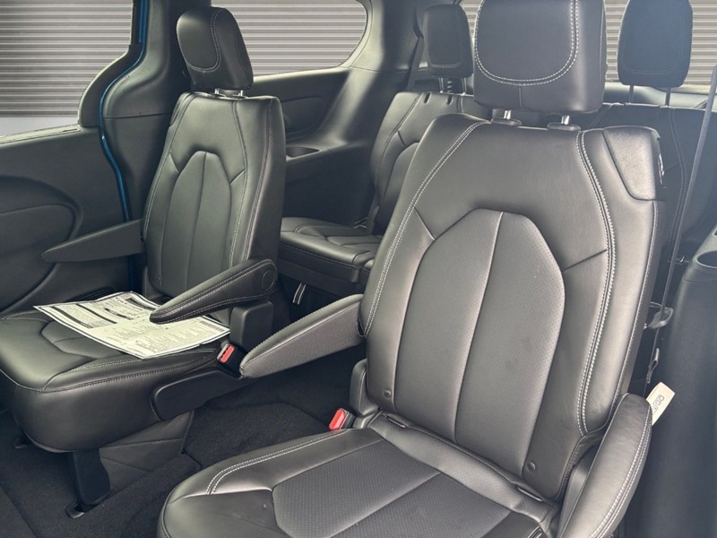 2027 Chrysler Pacifica Select FWD