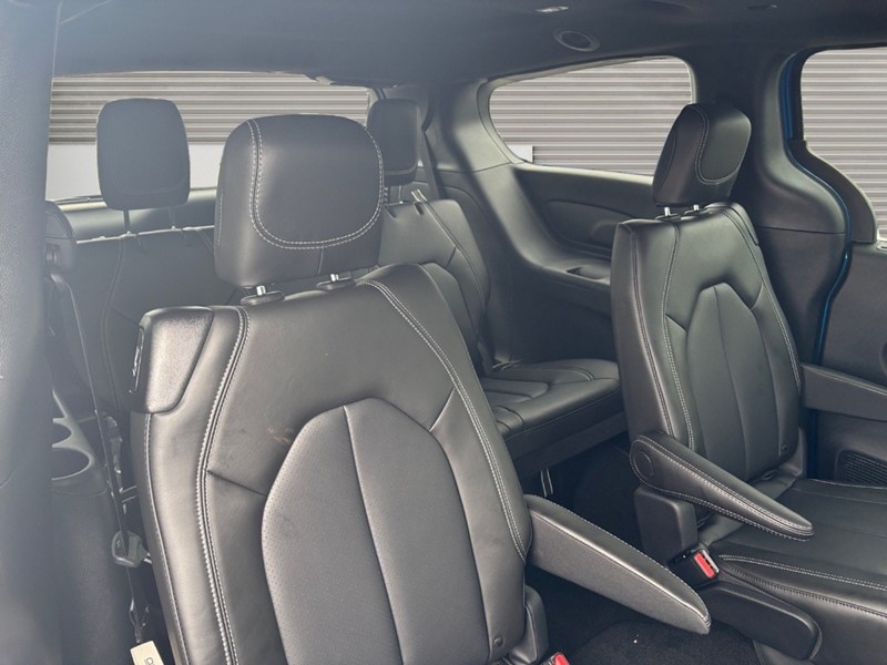 2027 Chrysler Pacifica Select FWD