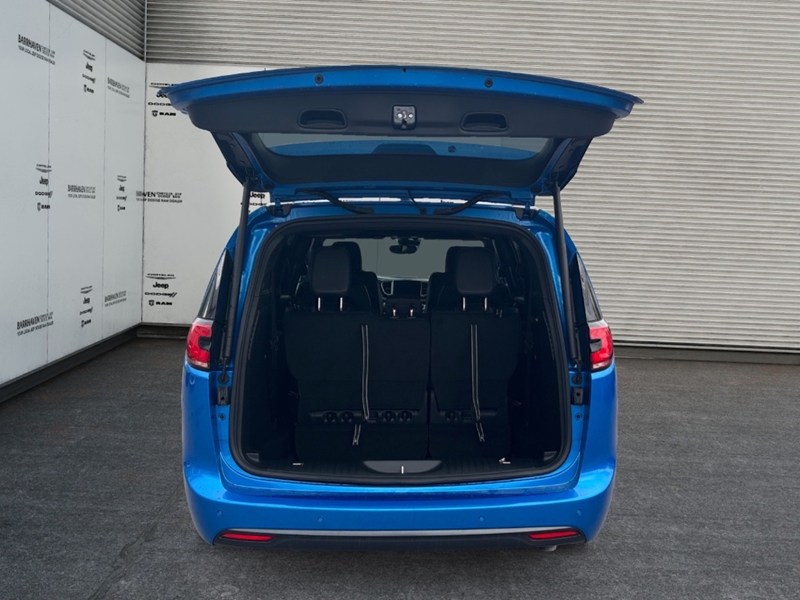 2027 Chrysler Pacifica Select FWD