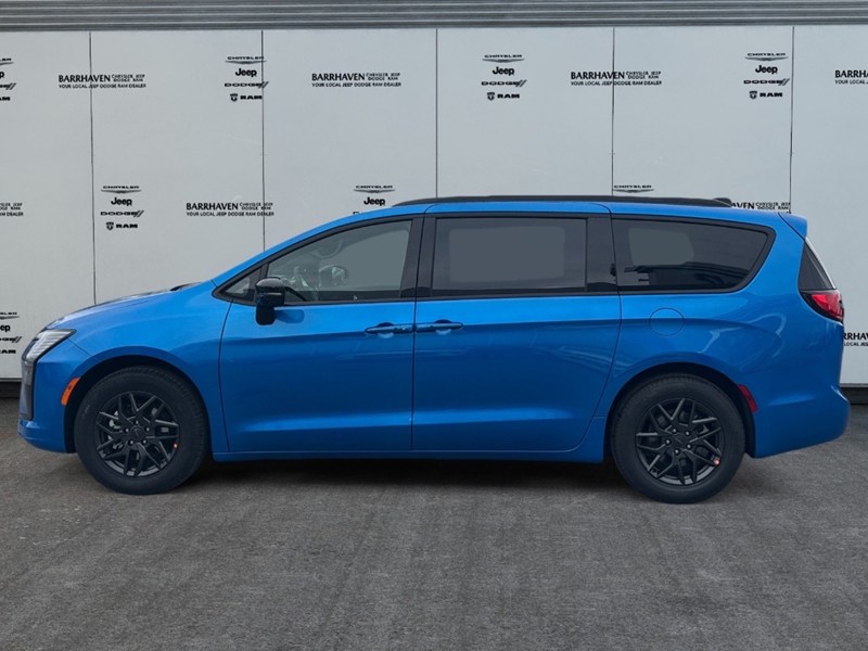 2027 Chrysler Pacifica Select FWD