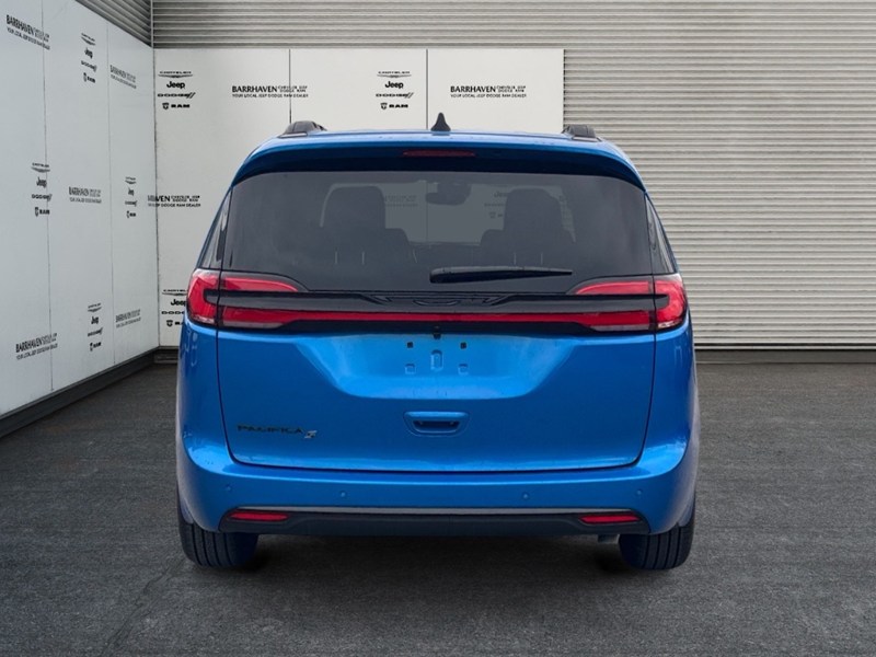 2027 Chrysler Pacifica Select FWD