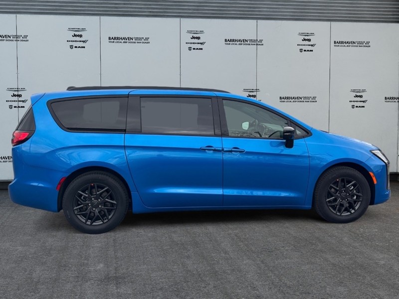 2027 Chrysler Pacifica Select FWD