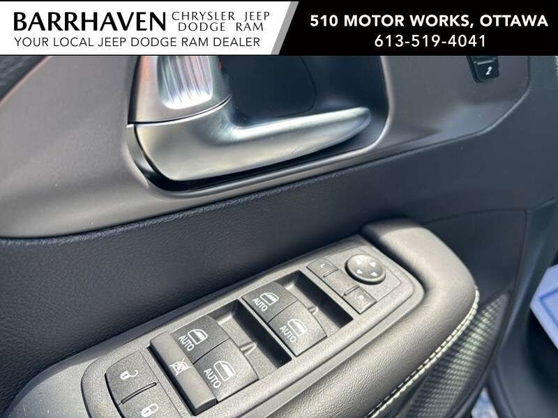 2027 Chrysler Pacifica Select FWD