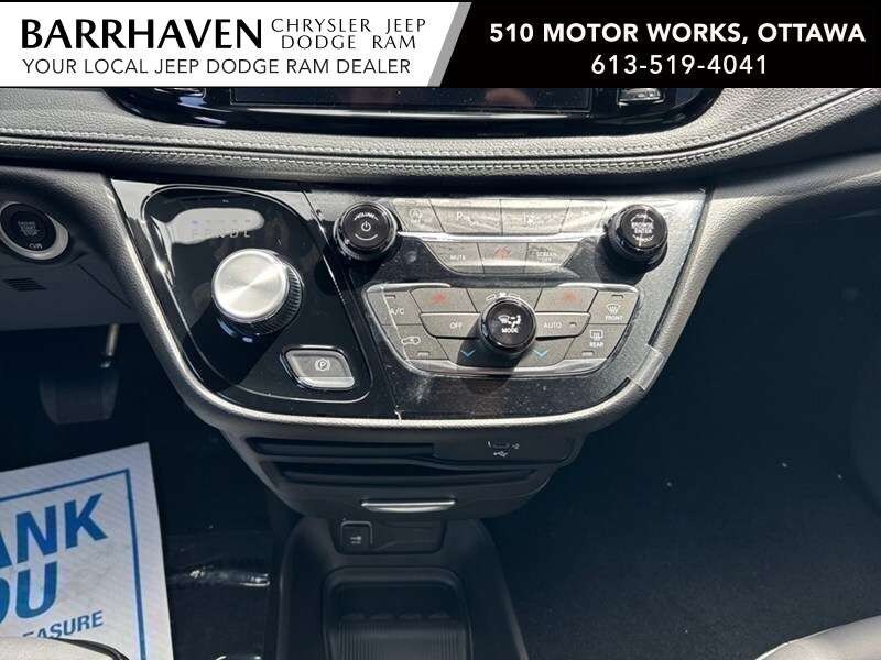 2027 Chrysler Pacifica Select FWD