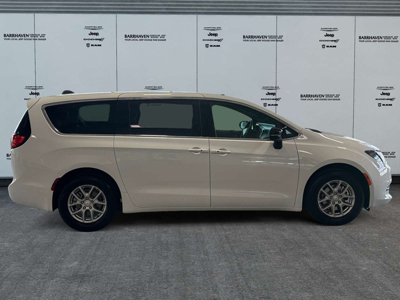 2027 Chrysler Grand Caravan SXT 2WD