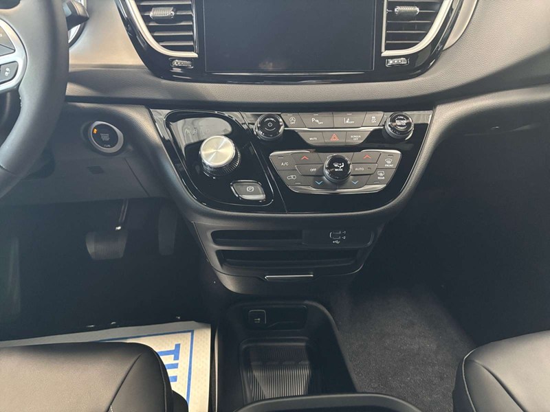 2027 Chrysler Grand Caravan SXT 2WD