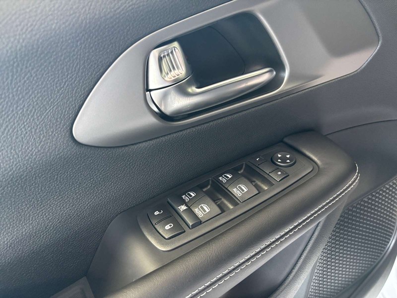 2027 Chrysler Grand Caravan SXT 2WD