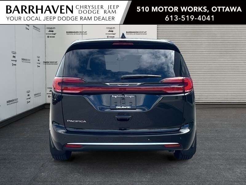 2027 Chrysler Pacifica Select FWD