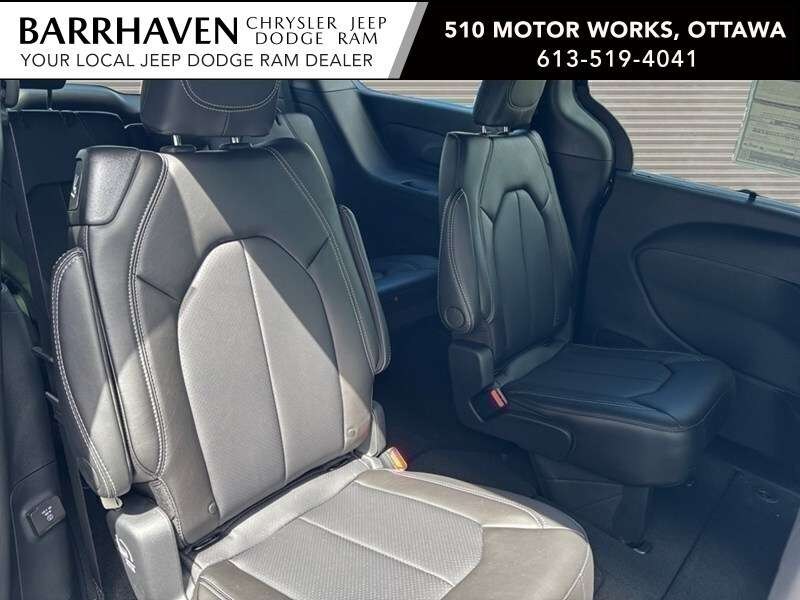 2027 Chrysler Pacifica Select FWD