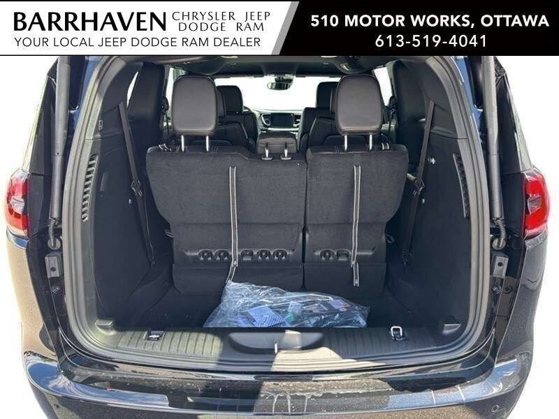 2027 Chrysler Pacifica Select FWD