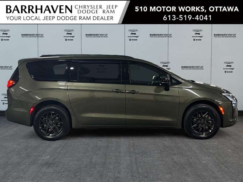 2027 Chrysler Pacifica Select AWD