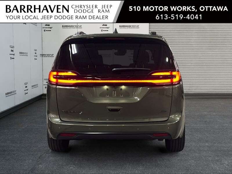 2027 Chrysler Pacifica Select AWD