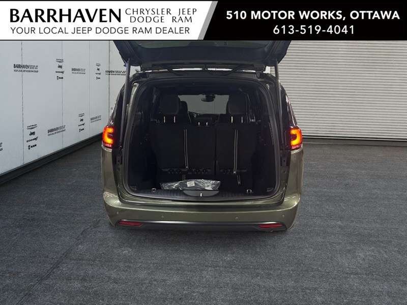 2027 Chrysler Pacifica Select AWD