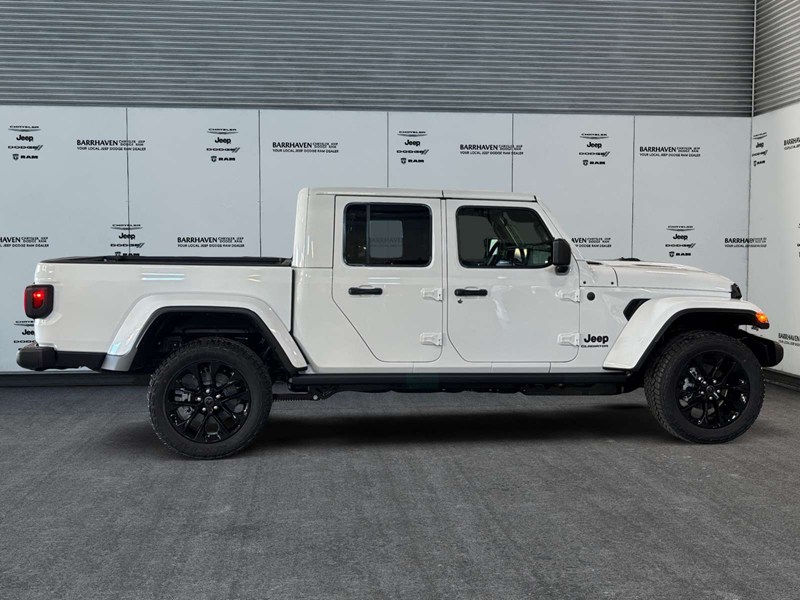 2026 Jeep Gladiator NightHawk 4x4
