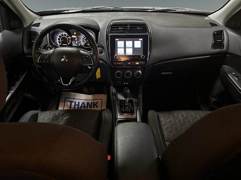 2021 Mitsubishi RVR SE AWC | Low KM's