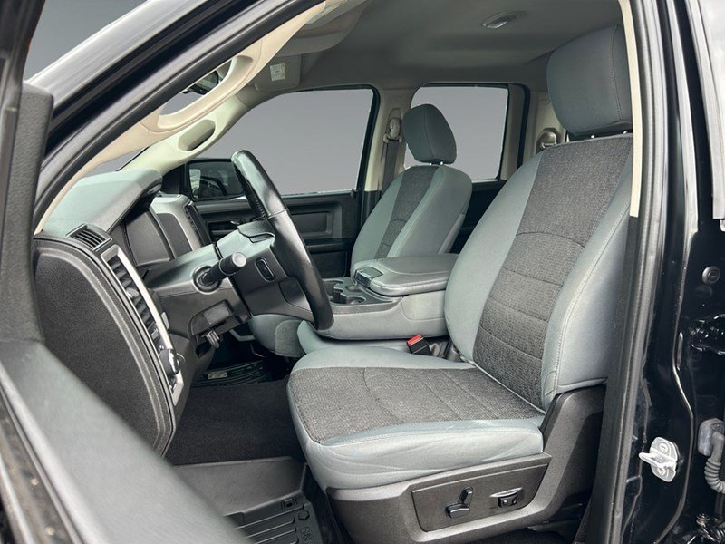 2019 RAM 1500 Classic Express Night 4X4