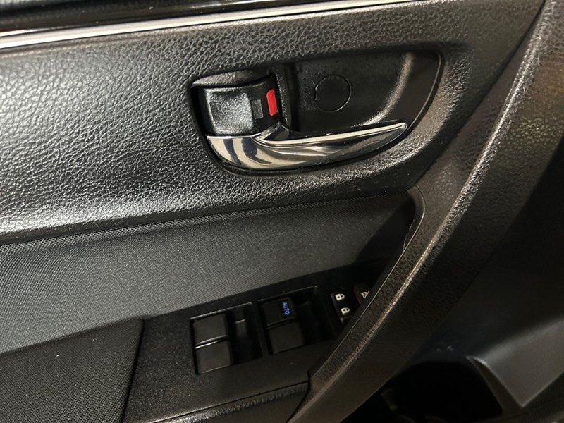 2017 Toyota Corolla LE Upgrade | Sunroof | Alloy Wheels | Ultra Low KM