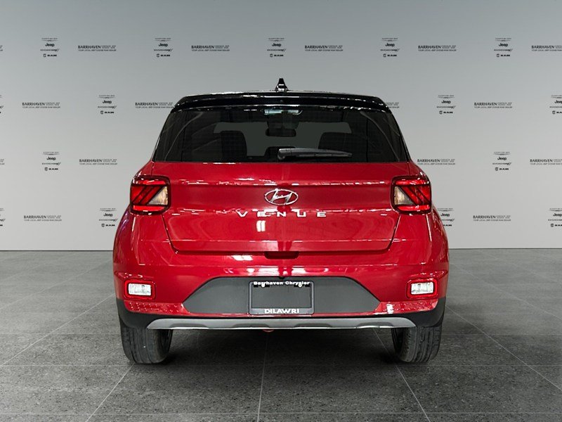 2022 Hyundai Venue Essential IVT w/Two-Tone | Ultra Low KM's