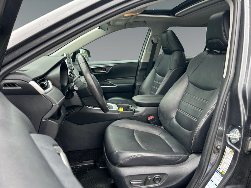 2019 Toyota RAV4 AWD XLE PREMIUM | Low KM's