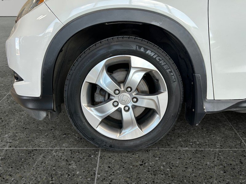 2017 Honda HR-V AWD EX | Ultra Low KM's