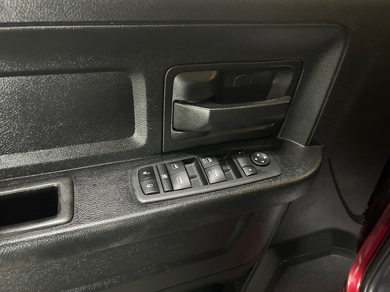 2019 RAM 1500 Classic Express 4x4 Crew